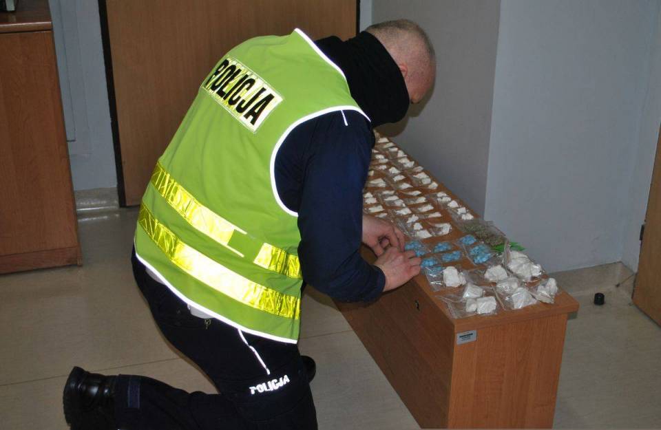 Policjanci zlikwidowali narkotykową „dziuplę” w gminie Wieruszów