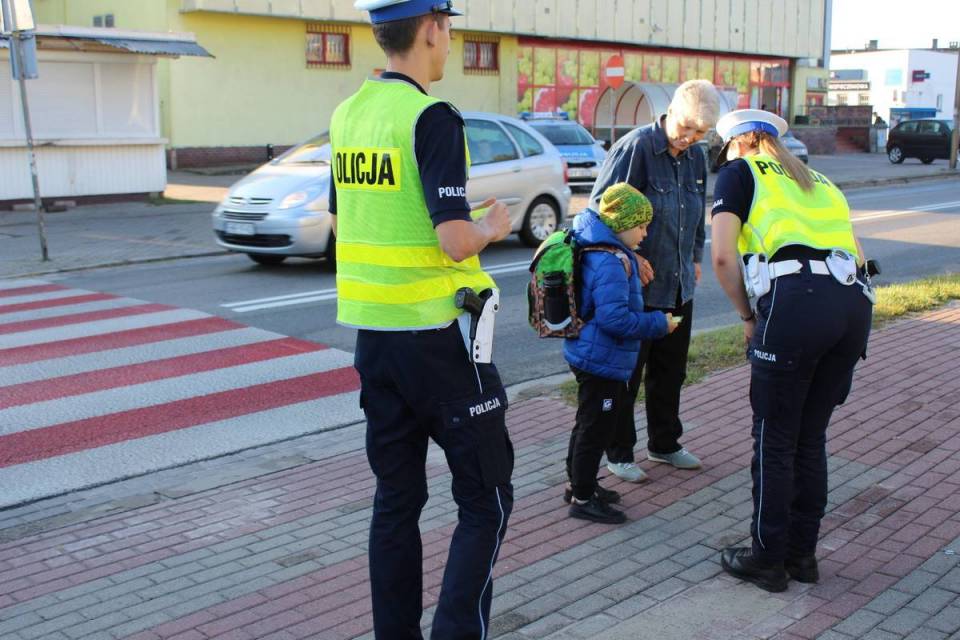 „Bezpieczna droga do szkoły” z wieruszowskimi policjantami