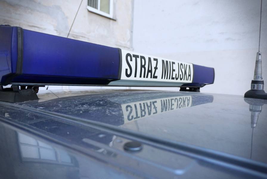 Miejscy strażnicy z nowymi uprawnieniami! Od piątku mundurowi mogą wręczać mandaty za te wykroczenia