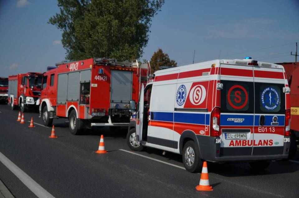 Wypadek na krajowej "92" pod Kutnem. Dwa rozbite auta, utrudnienia w ruchu